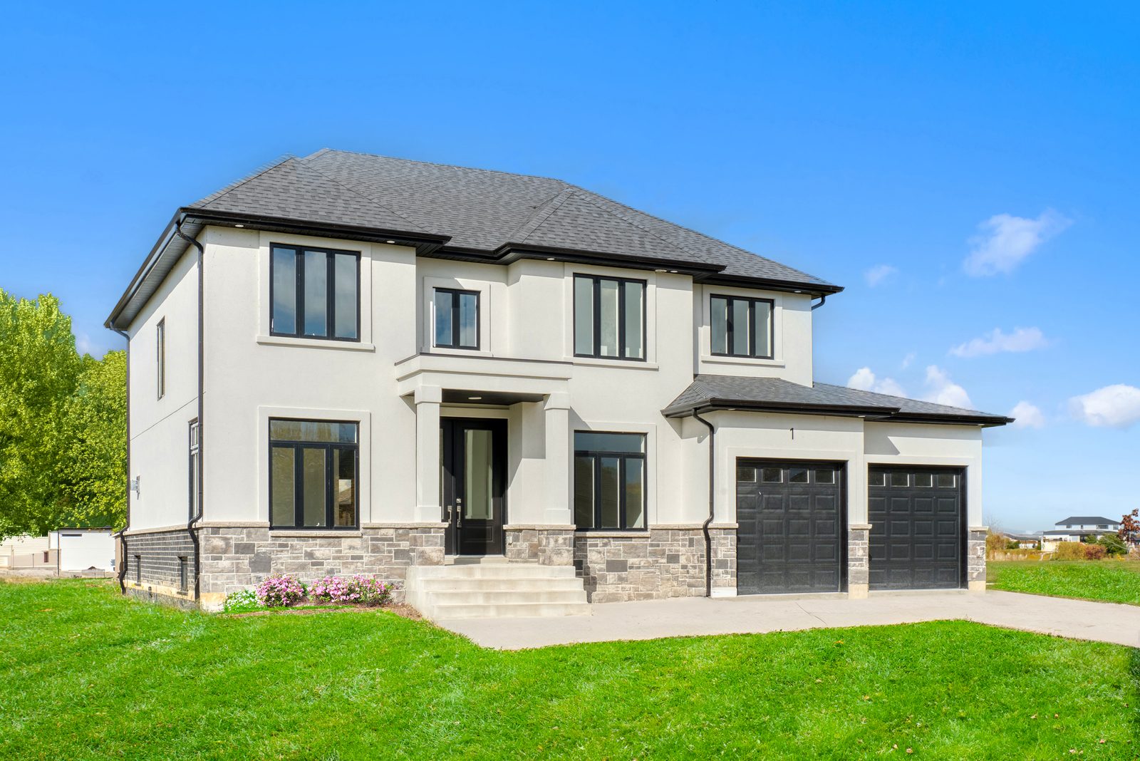 Golfwood Lakes Estates luxury estate home on Augusta Dr, Leamington — photo 2