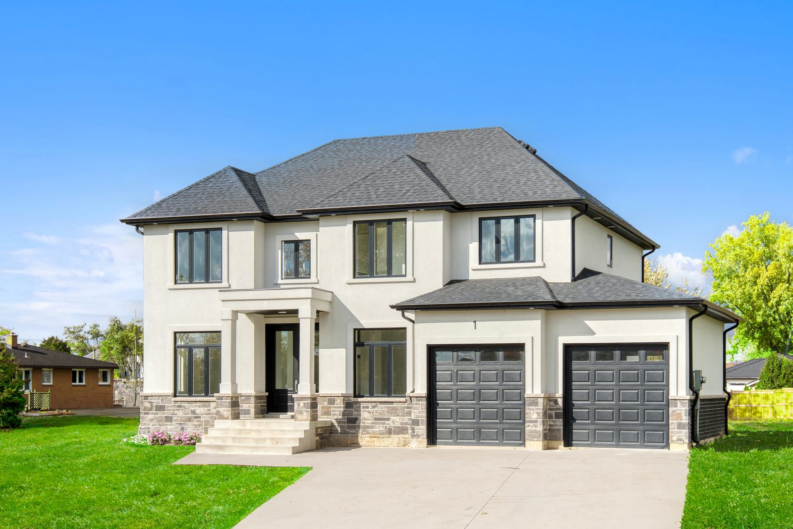 Golfwood Lakes Estates luxury estate home on Augusta Dr, Leamington — photo 3